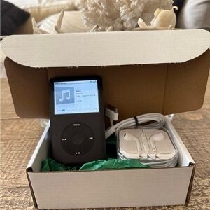 Apple iPod 6th Generation Classic 80gb Black NEW BATTERY Installed